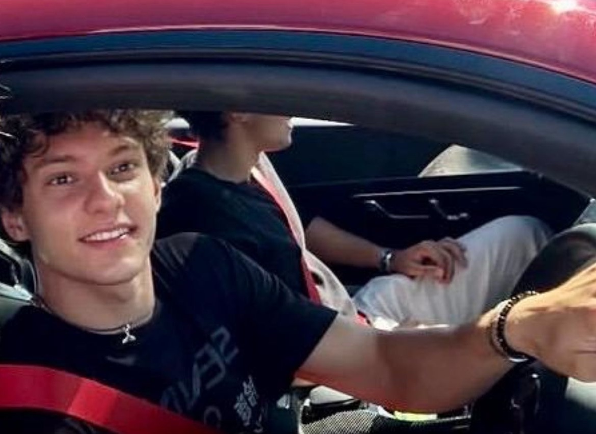Kimi Antonelli a sorpresa a Misano: incontro con i fan nel paddock