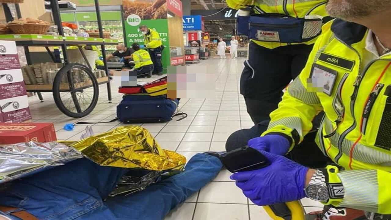 Centro commerciale Assago accoltellate 6 persone