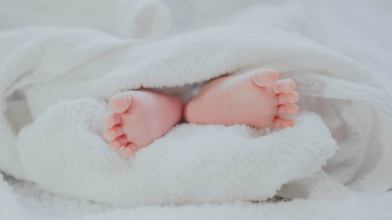 bambino milano senzatetto