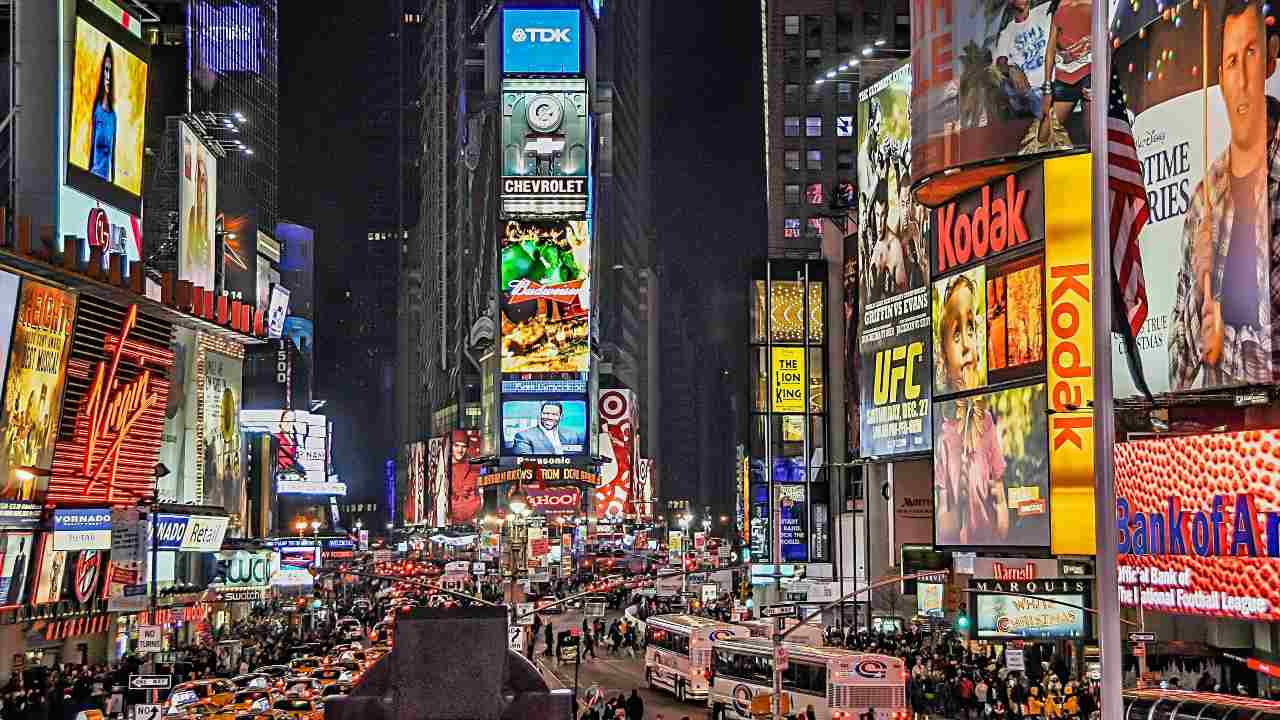 new york aggressione ragazzo poliziotti