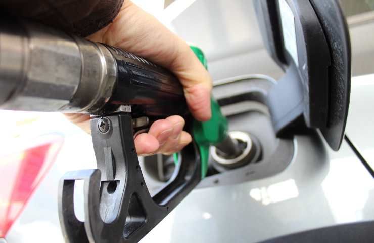 prezzi benzina trovare convenienti online